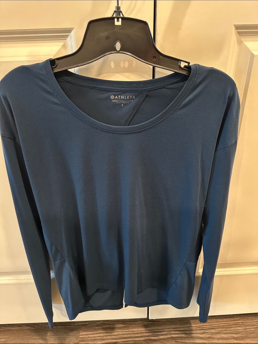 Athleta Women’s Scoop-Neck Long Sleeve Top — Blue